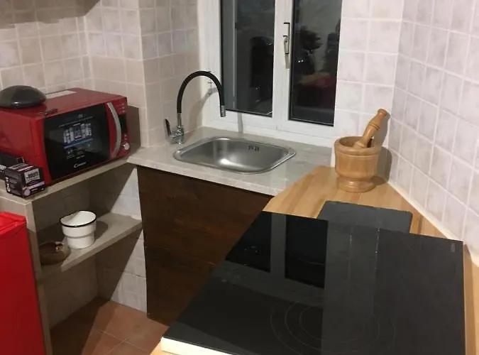 Pied At Terre Apartment